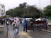 Servidores Federais ignoram a chuva e realizam ato em Florianópolis