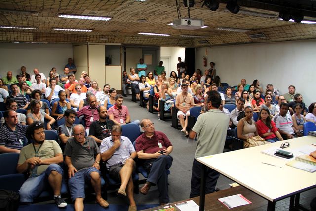 Assembleia em Florianópolis marca o Dia de Luta dos SPFs no IFSC