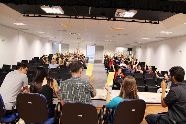 Servidores rejeitam proposta da Reitoria de reposição de horas