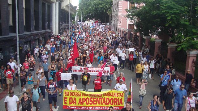 Florianópolis tem novo ato em defesa dos direitos e contra as reformas