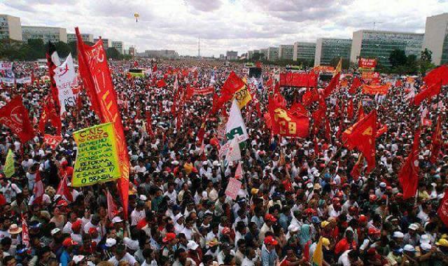 Milhares marcham em Brasília contra as reformas do governo Temer