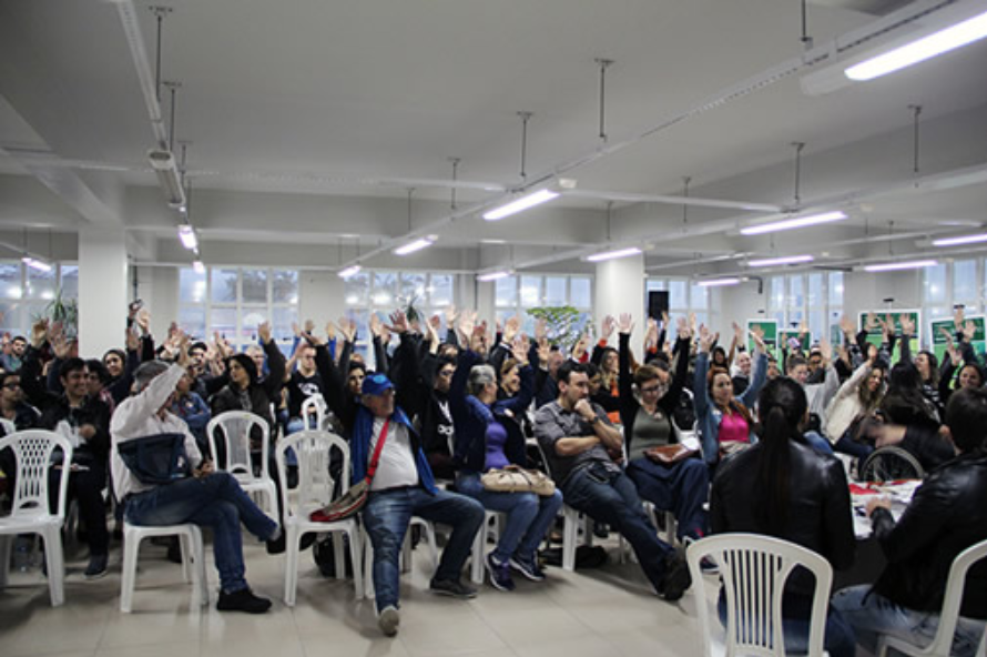 Servidores aprovam nova paralisação no dia 21/9