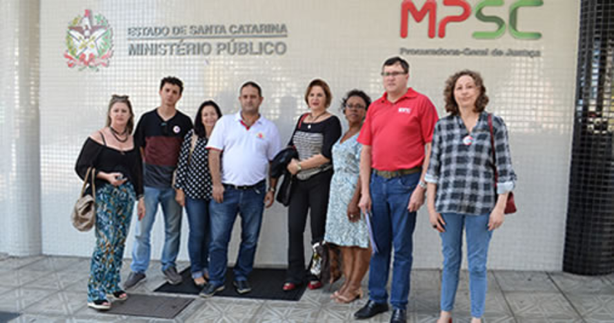 Deputada que incita estudantes contra professores é denunciada no MP