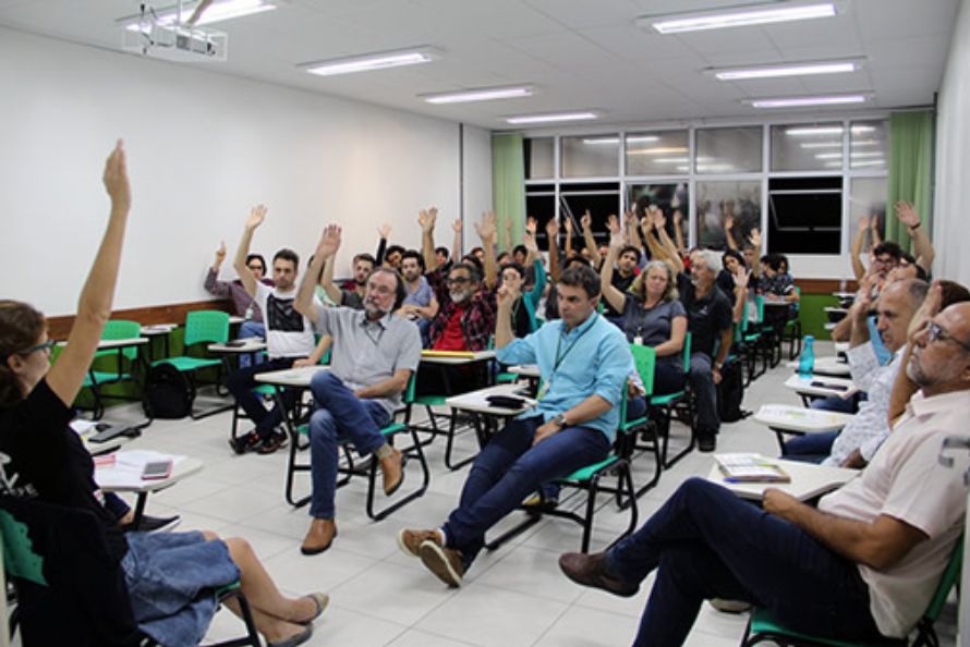 Servidores do IFSC vão parar no dia 15 e na Greve Geral em junho