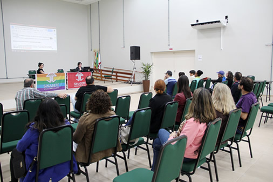 Servidores aprovam paralisação no dia 3/10