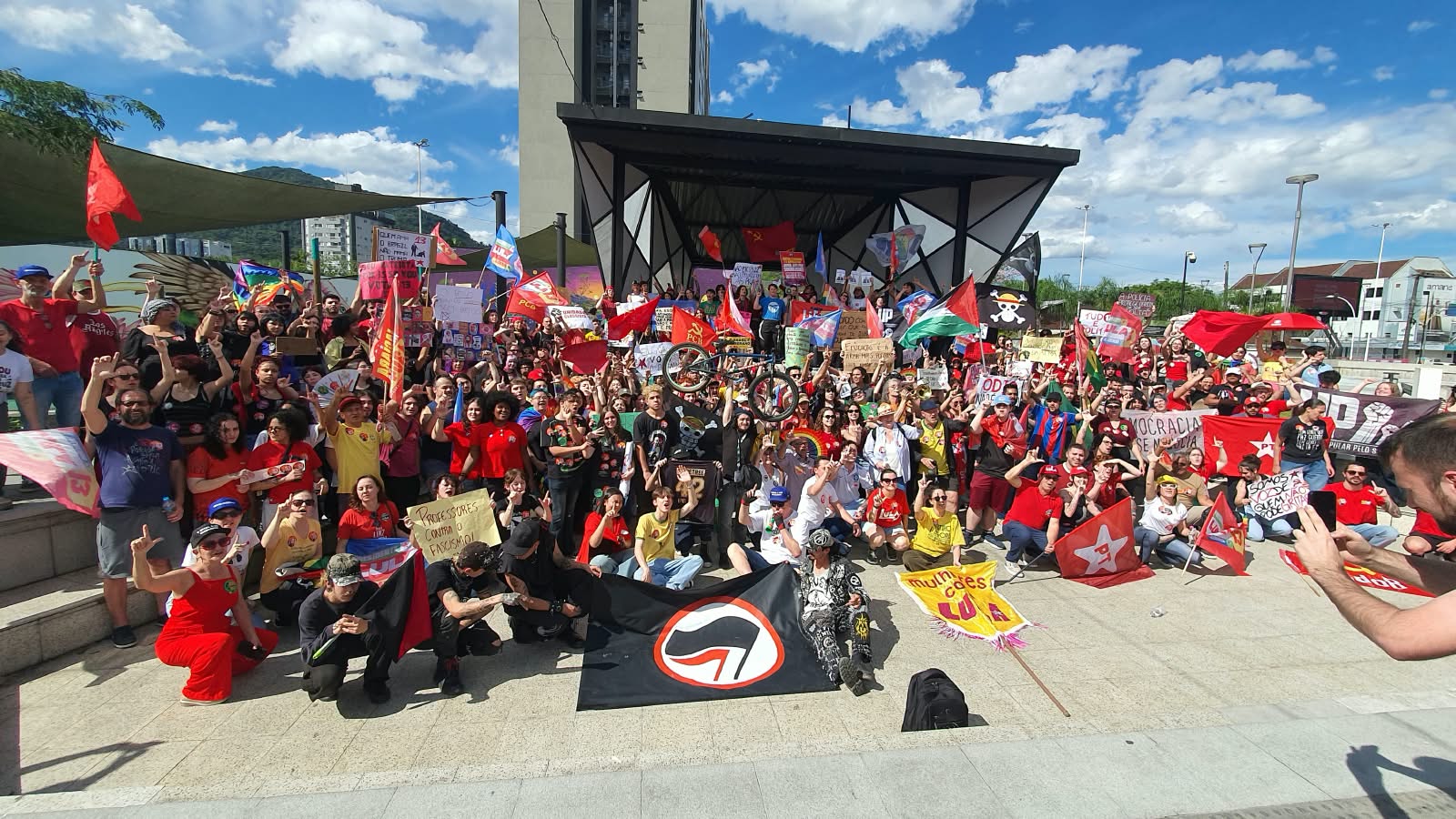 Seção participa de atos pró-Lula em SC